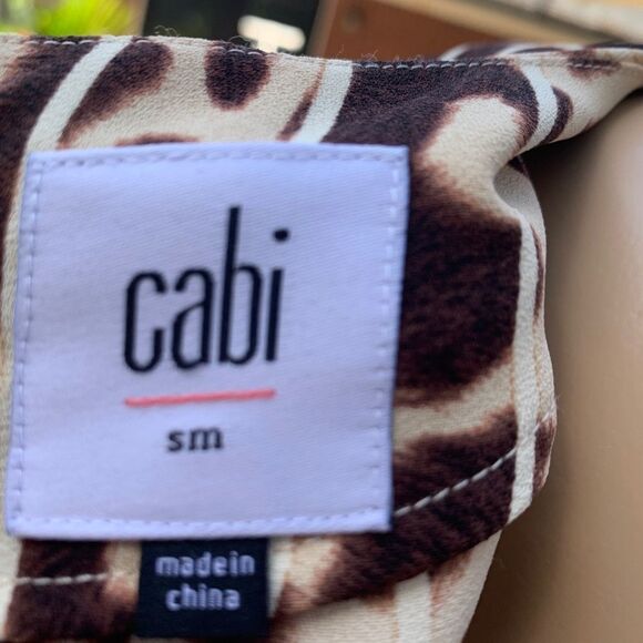 CAbi Ginger Leopard Print Sleeveless Blouse Cut Outs at Neckline Tan Cream Med - Picture 6 of 13